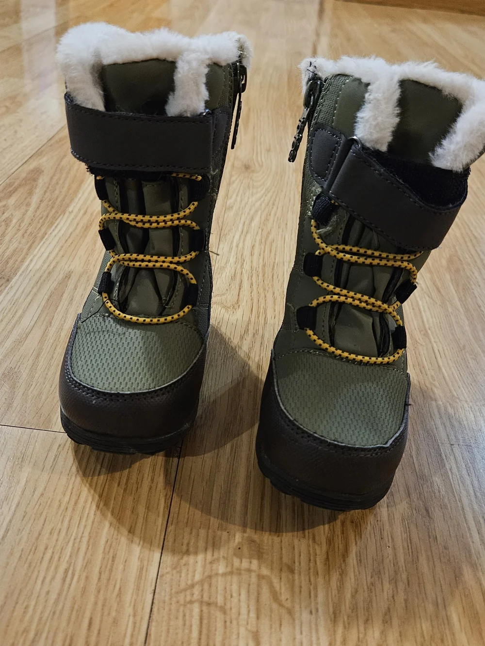 Totes Olive Green Kids Zip-Up Winter Boots with Faux Fur Collar Size 6T
